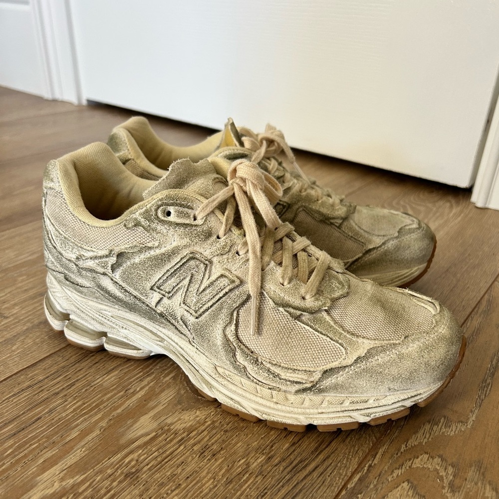 2002R 'Protection Pack - Distressed' – Size us 5.5 men US 5.5 M (US 7 W)